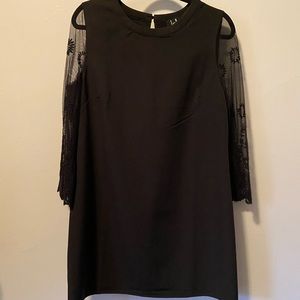 Lulu’s black shift dress